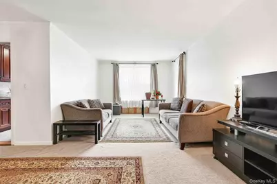 141-05 Pershing Crescent #516, Briarwood, NY 11435 - Photo 9