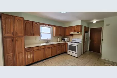 250 Overton Street, Deer Park, NY 11729 - Photo 5