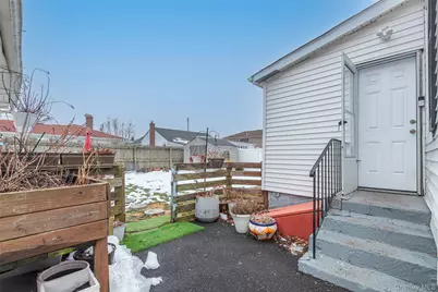 1060 Midland Street, Uniondale, NY 11553 - Photo 25