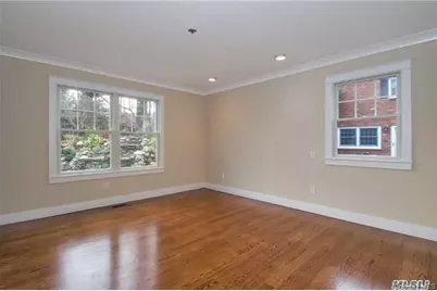 22 Avenue E, Holbrook, NY 11741 - Photo 9