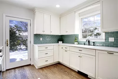 27 Avalon Road, Garden City, NY 11530 - Photo 9