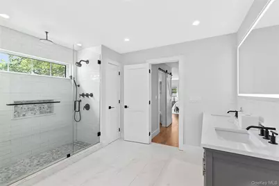 55 Squires Avenue, East Quogue, NY 11942 - Photo 9