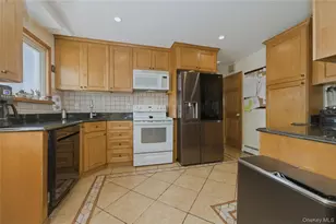 3 Archer St, Freeport, NY 11520 - Photo 5