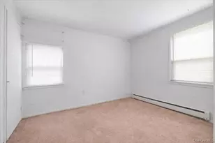 122 Balsam Ln, Levittown, NY 11756 - Photo 17