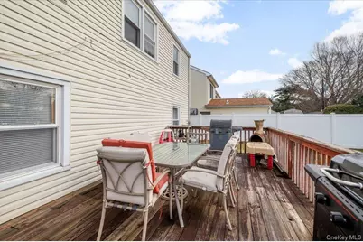 122 Balsam Lane, Levittown, NY 11756 - Photo 19