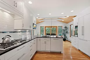 31 Prescott Pl, Old Bethpage, NY 11804 - Photo 11