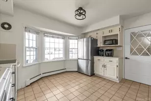 32 Return Ln, Levittown, NY 11756 - Photo 9