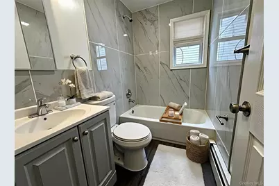 210 Wellington Street, Hempstead, NY 11550 - Photo 11