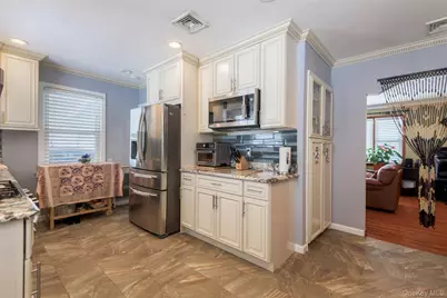 34 Pine Street, Hicksville, NY 11801 - Photo 13