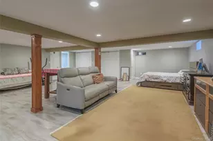 34 Pine St, Hicksville, NY 11801 - Photo 27