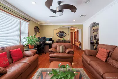 34 Pine Street, Hicksville, NY 11801 - Photo 9