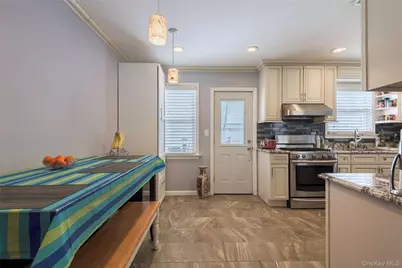 34 Pine Street, Hicksville, NY 11801 - Photo 15