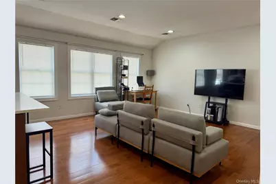 38 B Manorhaven Boulevard #38, Port Washington, NY 11050 - Photo 3