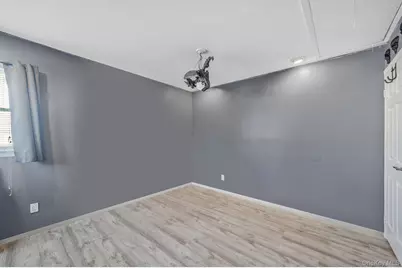 8 Sunset Avenue, Wheatley Heights, NY 11798 - Photo 17