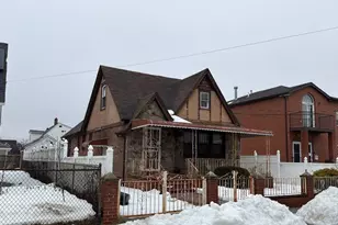 135-15 220th Pl, Springfield Gardens, NY 11413 - Photo 1