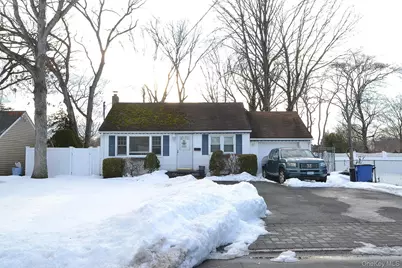 1362 Ackerson Boulevard, Bay Shore, NY 11706 - Photo 1