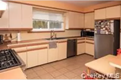 24 Whaley Street, Freeport, NY 11520 - Photo 5