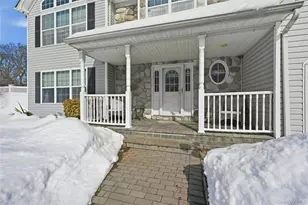 7 Harwood Way, Coram, NY 11727 - Photo 5