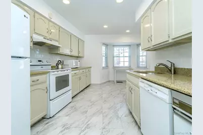 78 Santa Barbara Drive, Plainview, NY 11803 - Photo 9