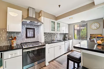 15 Greenridge Avenue #16, White Plains, NY 10605 - Photo 3