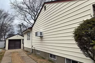 660 Hewlett St, Franklin Square, NY 11010 - Photo 3