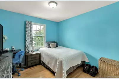 1295 Wilson Place, West Islip, NY 11795 - Photo 13