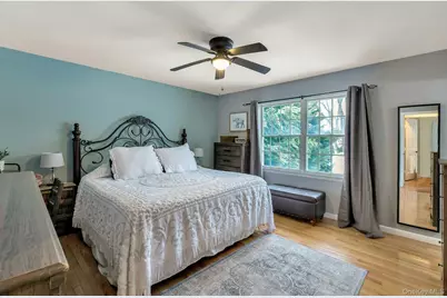 1295 Wilson Place, West Islip, NY 11795 - Photo 11