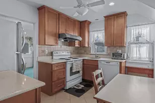 38 Leslie Ln, New Hyde Park, NY 11040 - Photo 7