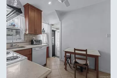 38 Leslie Lane, New Hyde Park, NY 11040 - Photo 5