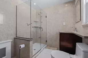 38 Leslie Ln, New Hyde Park, NY 11040 - Photo 15