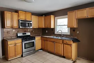 34 Pineview Blvd, Central Islip, NY 11722 - Photo 9