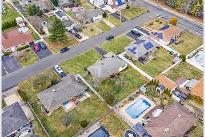 1097 Carll Drive, Bay Shore, NY 11706 - Photo 31