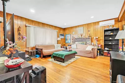 1097 Carll Drive, Bay Shore, NY 11706 - Photo 7