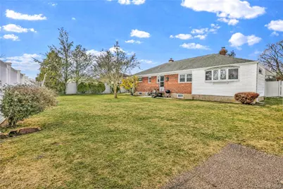 1097 Carll Drive, Bay Shore, NY 11706 - Photo 21