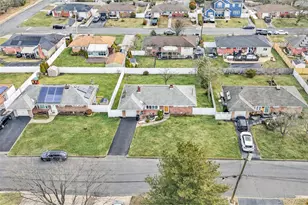 1097 Carll Dr, Bay Shore, NY 11706 - Photo 29