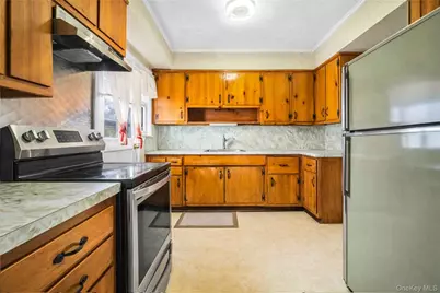 1097 Carll Drive, Bay Shore, NY 11706 - Photo 13