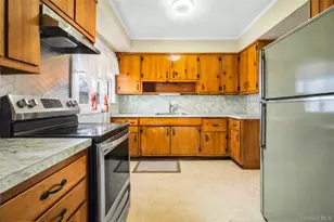 1097 Carll Dr, Bay Shore, NY 11706 - Photo 13