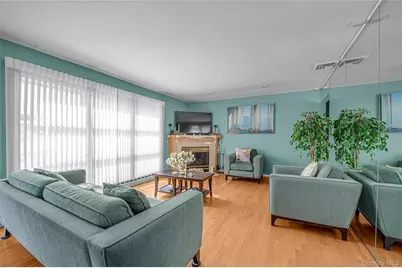 48 Lawrence Street, New Hyde Park, NY 11040 - Photo 3