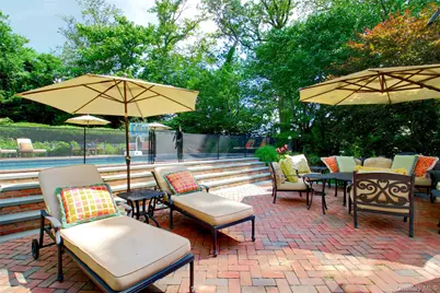 110 Birch Drive, East Hills, NY 11576 - Photo 23