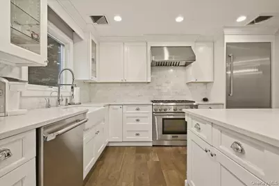 3311 Hewlett Avenue, Merrick, NY 11566 - Photo 9