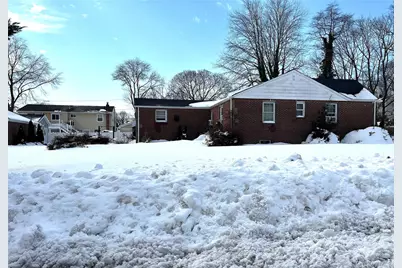 38 Hilltop Lane, Wheatley Heights, NY 11798 - Photo 3