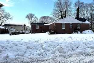 38 Hilltop Ln, Wheatley Heights, NY 11798 - Photo 3