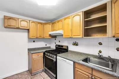 3 Edwards Street #1 G, Roslyn Heights, NY 11577 - Photo 3