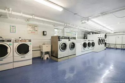 3 Edwards Street #1 G, Roslyn Heights, NY 11577 - Photo 13