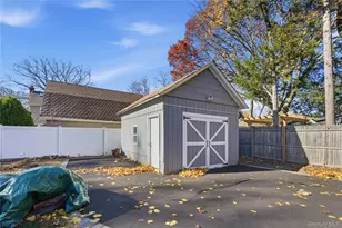 161 Wallace St, Freeport, NY 11520 - Photo 37