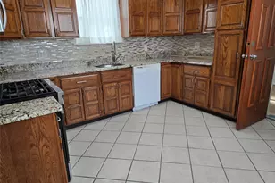 80-66 88th Rd, Woodhaven, NY 11421 - Photo 3