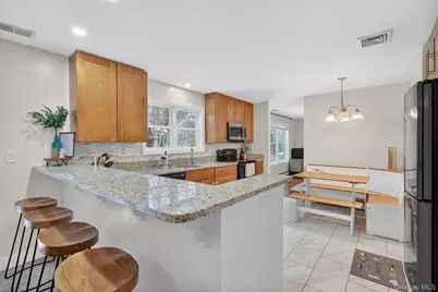 3158 Stoneleigh Court, Yorktown Heights, NY 10598 - Photo 7