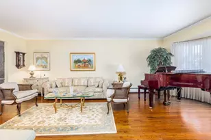 16 Wright Rd, Rockville Centre, NY 11570 - Photo 3
