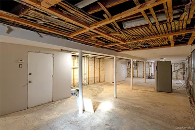 132-16 Hillside Avenue, Richmond Hill, NY 11418 - Photo 21