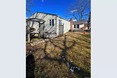 16 Hempstead Street, Holtsville, NY 11742 - Photo 35